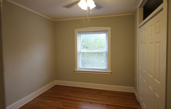 3 beds, 1 bath, $1,875, Unit 4402 -2