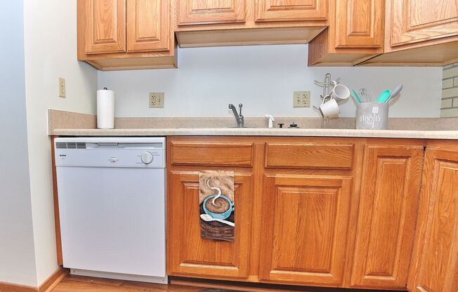 2 beds, 1 bath, 775 sqft, $975, Unit 1227-06