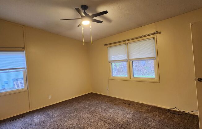 2 beds, 1 bath, $1,100