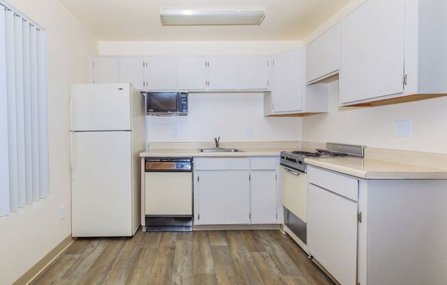 Studio, 1 bath, 520 sqft, $685, Unit 317