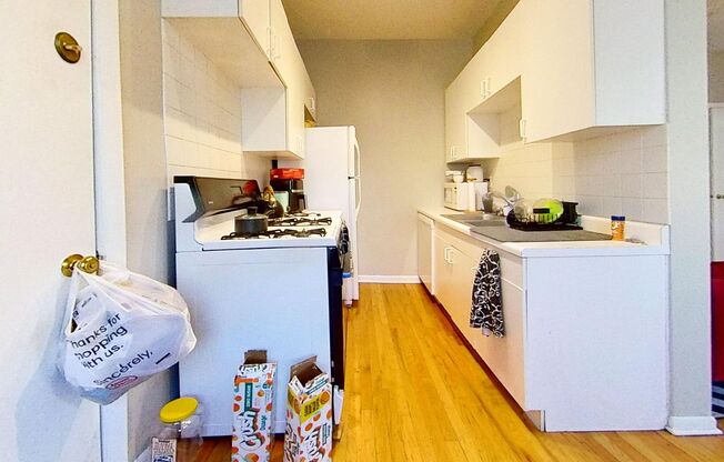 1 bed, 1 bath, 800 sqft, $2,250, Unit 1337 3B