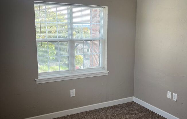 2 beds, 1 bath, 939 sqft, $1,250