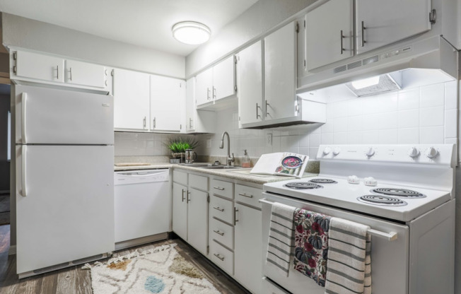 2 beds, 1.5 baths, 1,375 sqft, $1,300, Unit TH-39