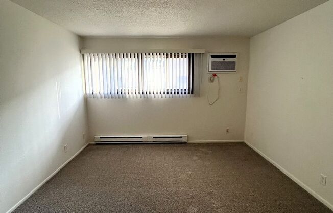 2 beds, 1 bath, $800, Unit 101