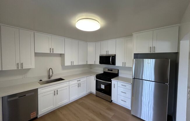 Upstairs 2 Bedroom 1 Bathroom on Felspar Available Now