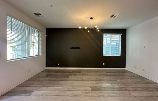 Elegant Living 3 Bedroom Condo Located Off Las Vegas Strip!