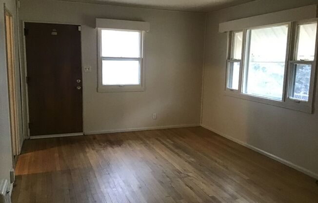 3 beds, 1 bath, $1,295