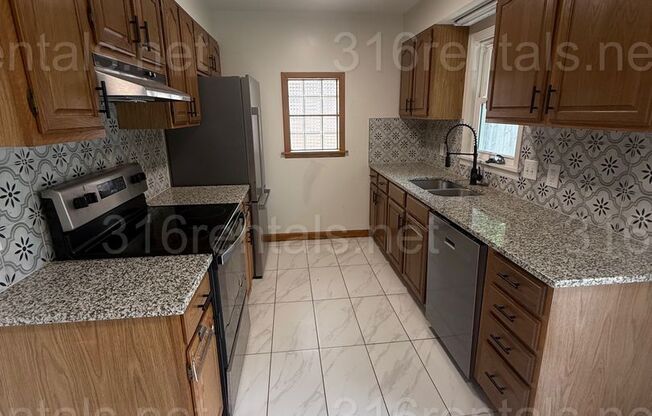 $1350 - 3 bedroom / 1 bathroom - Single Family Home