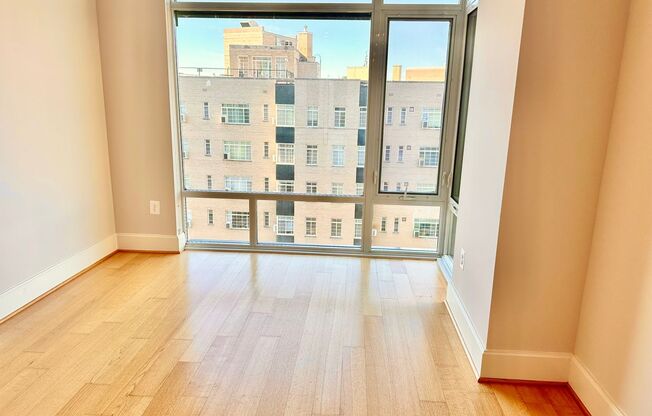 1 bed, 1 bath, $2,800, Unit 905