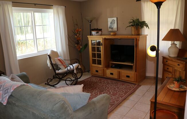 Two bedroom one bath fully furnished located in central Tucson!
