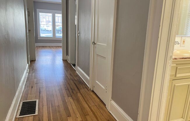 1 bed, 1 bath, 850 sqft, $1,795, Unit 443-4