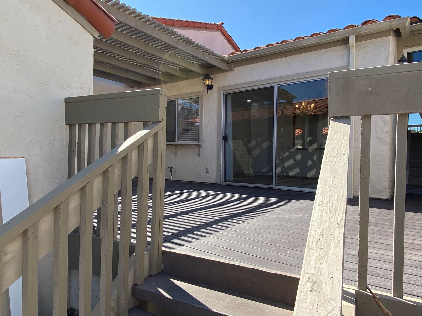 3 BR Condo in Carlsbad! Close to Walking Trails, Shopping, and Dining!!