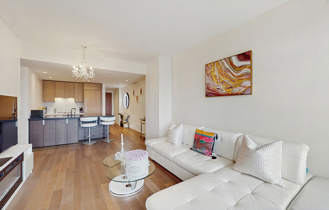 543 W 122 ST