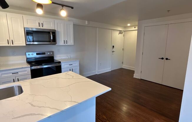 2 beds, 1.5 baths, 1,070 sqft, $1,350, Unit Unit 204