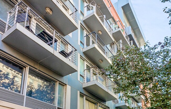 2 beds, 1 bath, $5,400, Unit 5D