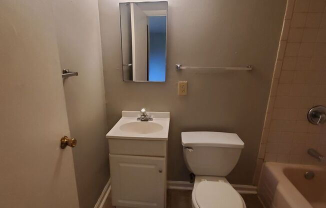 Studio, 1 bath, 500 sqft, $595, Unit #4