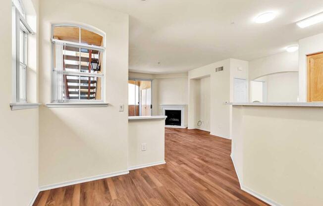 1 bed, 1 bath, 866 sqft, $2,455