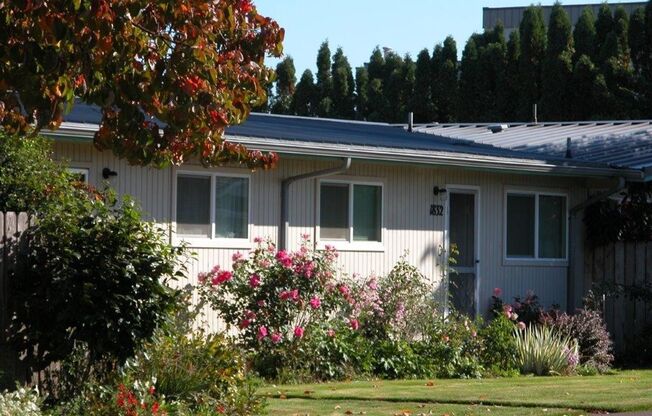 007-Garden Apartments