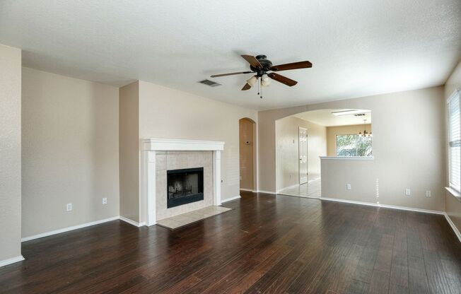 Nice 3B/2B in Spring Branch with spacious floorplan!