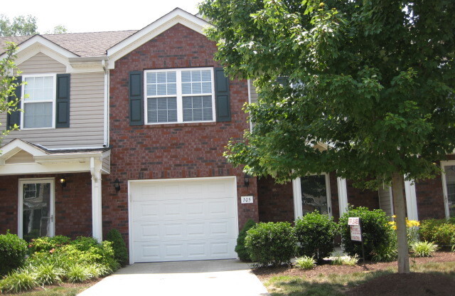 Townhome close to Priest Lake in Donelson