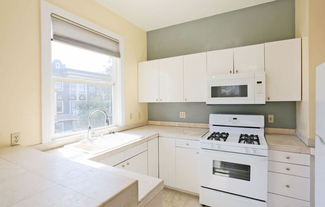 1 bed, 1 bath, $2,695