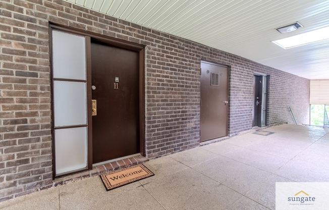 35 STONEHENGE CIR