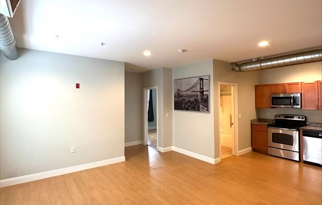 2 beds, 1 bath, 840 sqft, $2,095, Unit 247