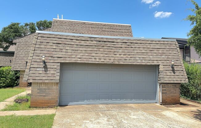 A Very Nice 2 Bedroom 2.5 Bath Duplex Putnam City Schools