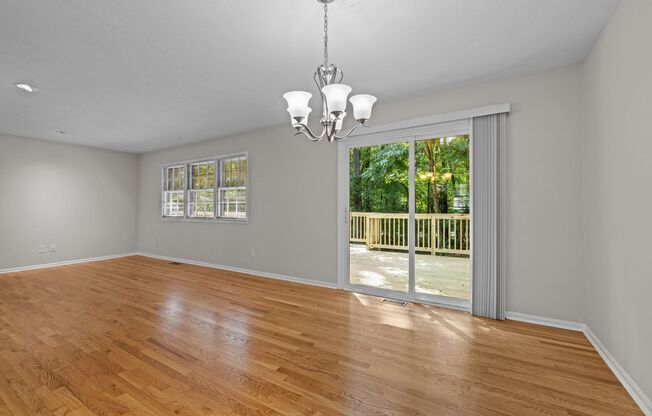 Wonderful 4 Bedroom, Renovated, Large Bonus Room, Deck, SS Appliances, Pet Friendly!