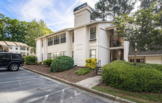 Sunlit 2BD/2BA with Fireplace in Peaceful Perimeter Community