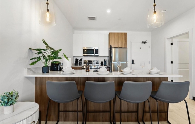 1 bed, 1 bath, 560 sqft, $2,400, Unit 213