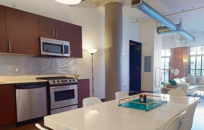 1 bed, 1 bath, 1,000 sqft, $5,000, Unit 905