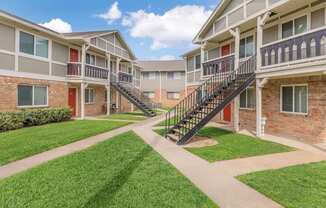 Green Space at Castlewood Apartments, Clute, TX