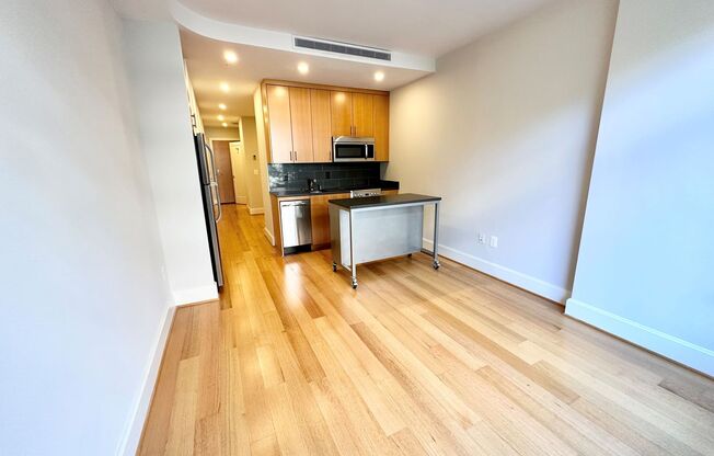 1 bed, 1 bath, $2,650, Unit 212