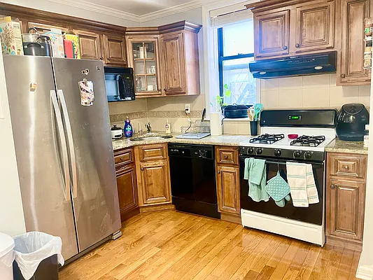 2 beds, 1 bath, $2,895, Unit 4