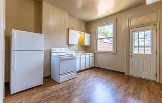 1 bed, 1 bath, $925, Unit Apt 4