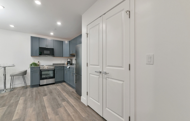 Studio, 1 bath, $1,575, Unit 524