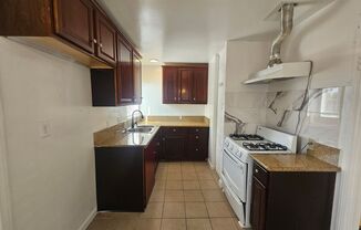 2 beds, 1 bath, 850 sqft, $2,395, Unit 1006 E. Elk Ave.