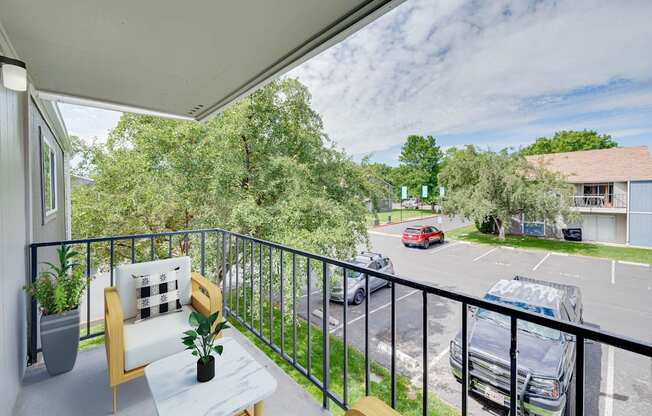 additional photo for property listing at chic digs with room to stretch out in the village 22 car