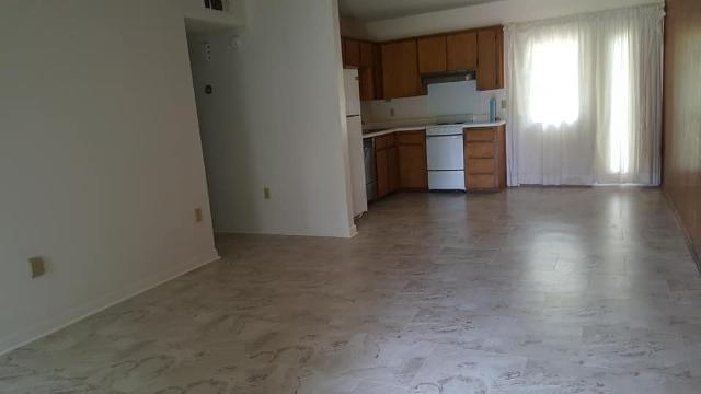 2 beds, 1 bath, 800 sqft, $1,025, Unit Unit A - 220 W Verbena Ave, Foley *key 16*