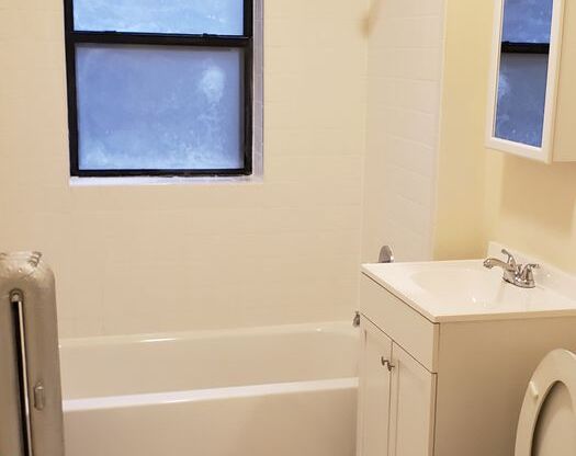 1 bed, 1 bath, $1,300, Unit 3052 - Unit 2