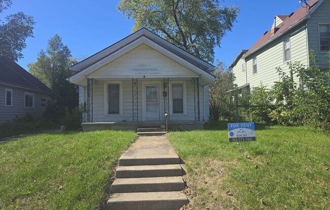 2 Bed 1 Bath - Off Street Parking/Washer Dryer Hook Up!