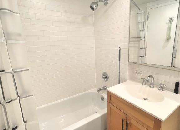 1 bed, 1 bath, 430 sqft, $3,200, Unit S6J