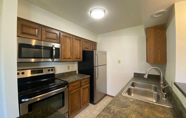 2 beds, 1 bath, 950 sqft, $1,765, Unit 493HB - HPCI, II