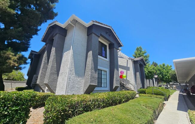 ***2 BD 2BA CONDO***STUNNING RANCHO BERNARDO***GRANITE COUNTERS***FIREPLACE***