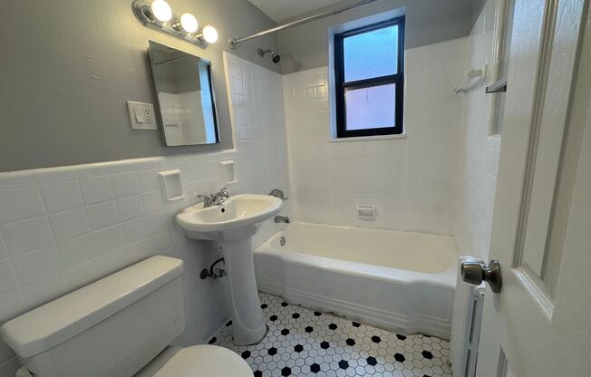 3 beds, 2 baths, 1,300 sqft, $2,599, Unit 6236 Fifth Ave. #203B