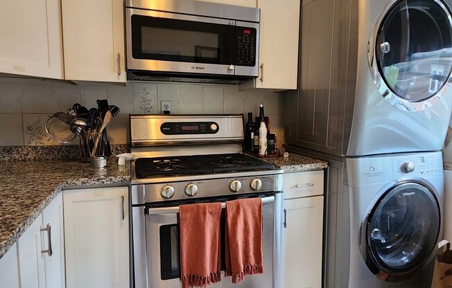 3 beds, 1 bath, 1,087 sqft, $4,500, Unit 6