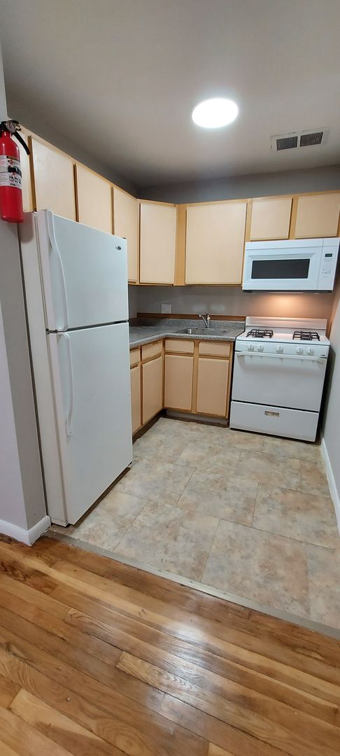 Marquette Apartments East-MASTER