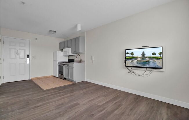 Studio, 1 bath, $1,050, Unit 211