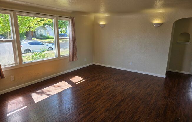 2 Bedroom with Huge Yard in Springfield